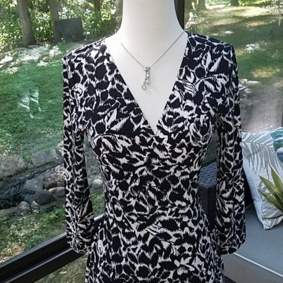 BCBGMAXAZRIA‎ wrap dress Small - Picture 3 of 5